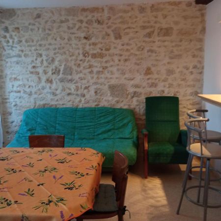 Appartement Centre Petite Ville Poitou Gençay Exterior foto
